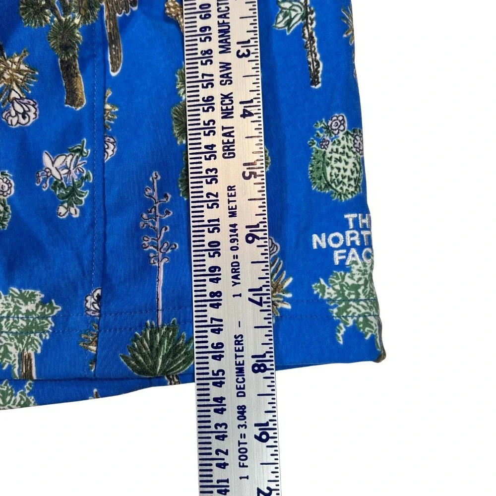 The North Face Mens XXL Blue Cactus Desert Print Class V Belted Cargo Shorts NWT